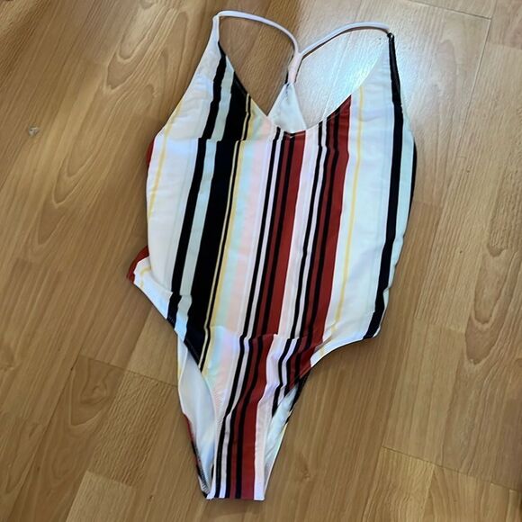 VOLCOM Swimsuit - Picture 5 of 10